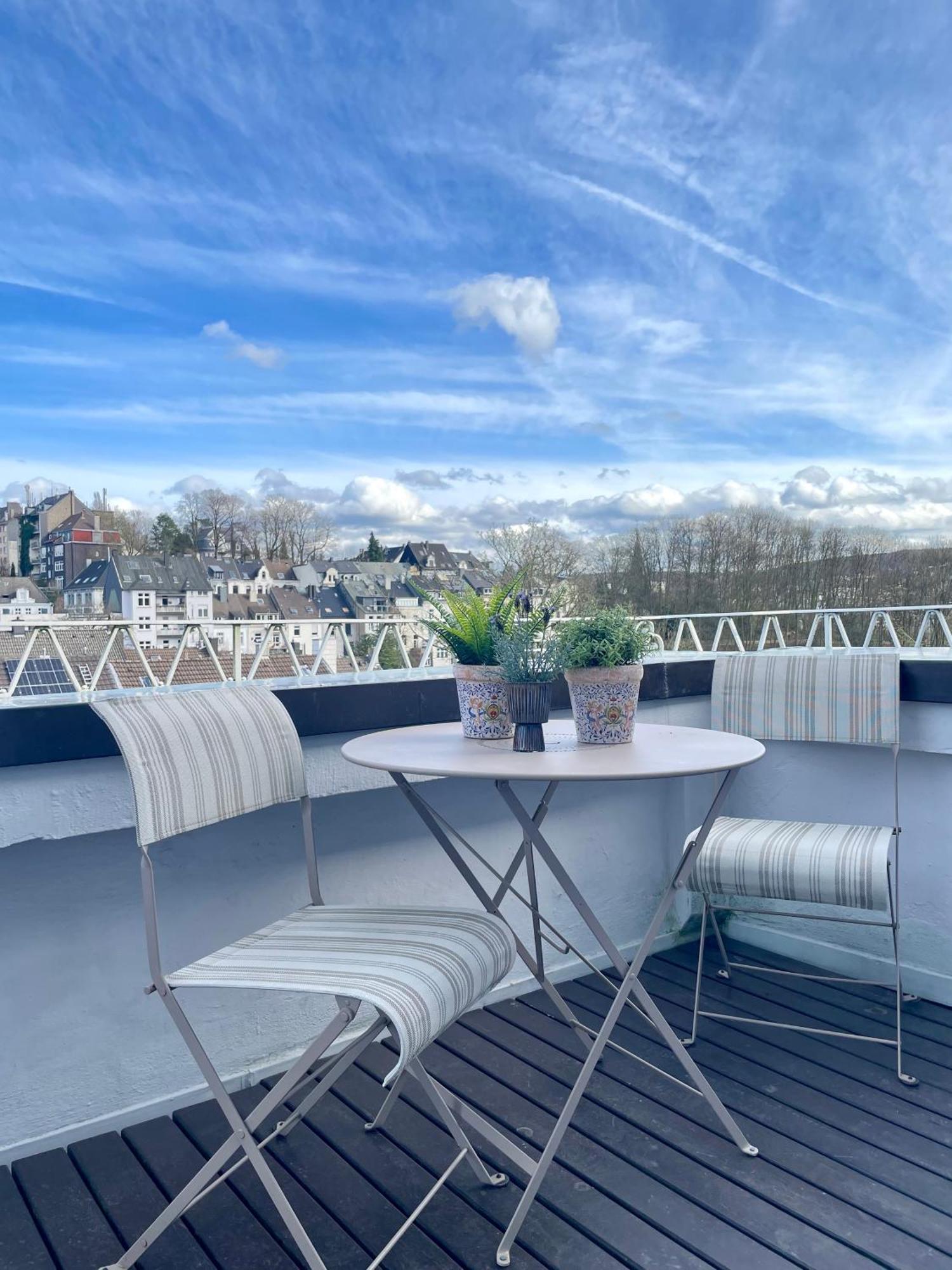 Helle Altbauwohnung Mit Balkon Im Briller Viertel Wuppertal Exterior foto